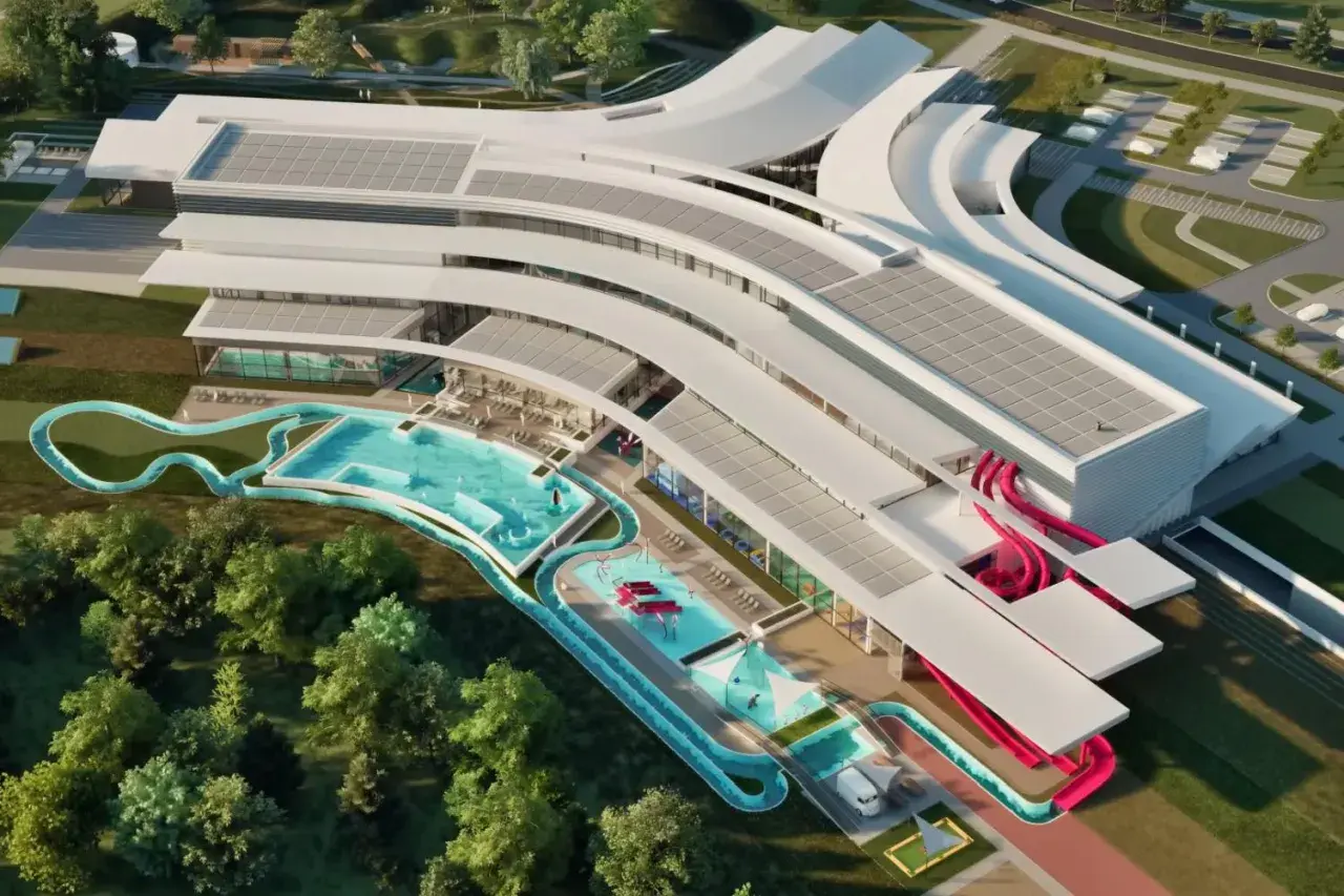 Nowoczesny aquapark Rzeszów z basenami, zjeżdżalniami i strefą relaksu, otoczony zielenią.