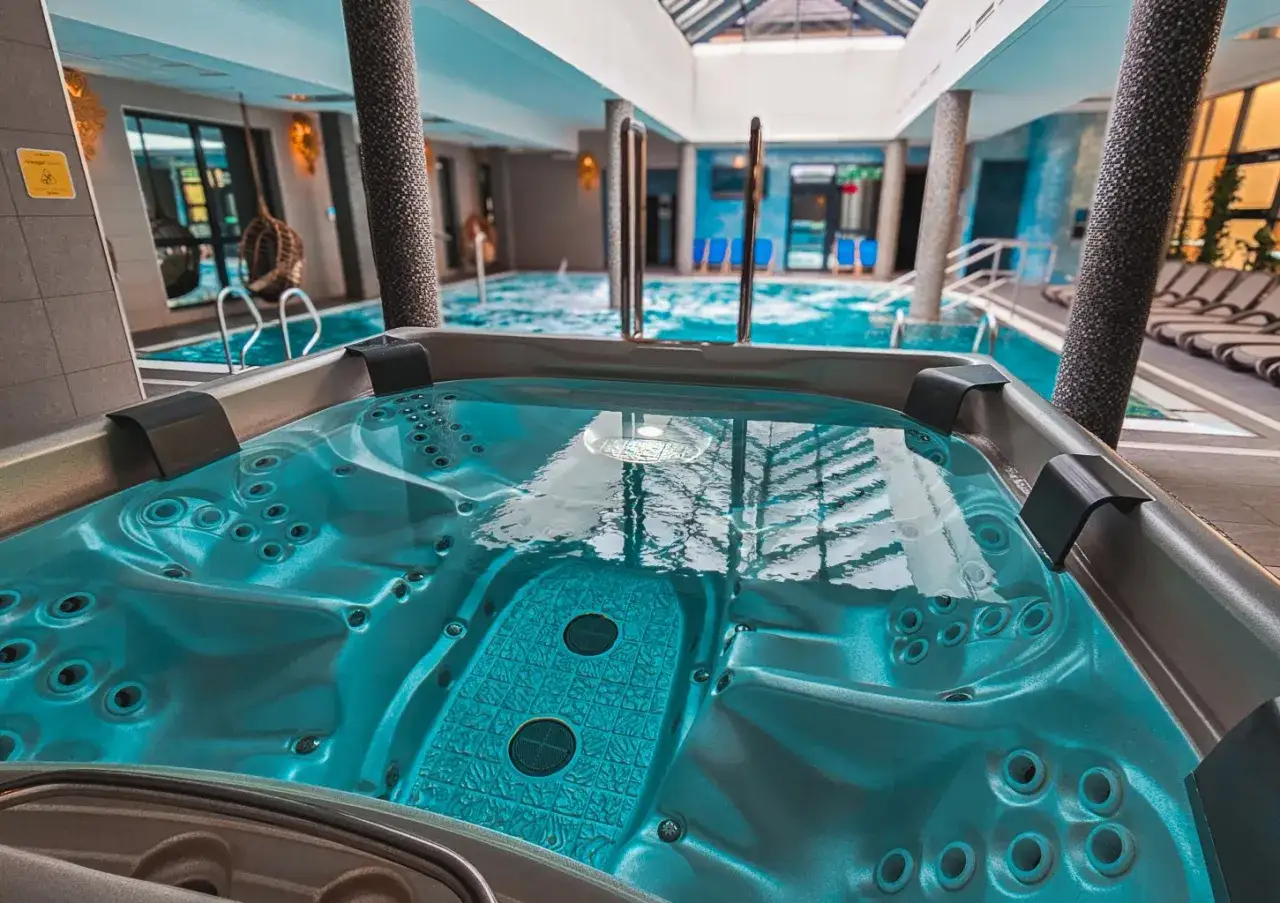 Relaks w jacuzzi i basenie. Idealne miejsce na wypoczynek, odkryj najlepsze termy Dolny Śląsk.