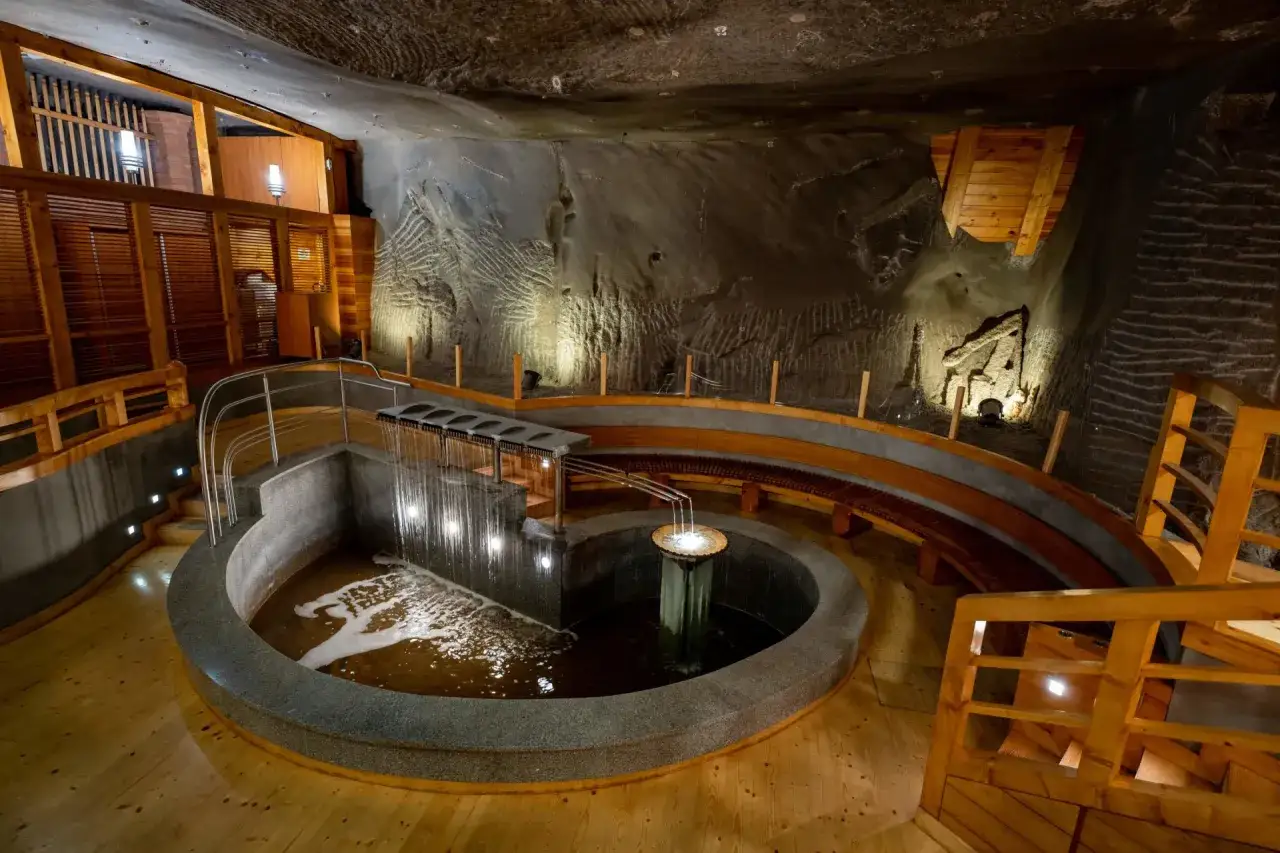 Podziemne uzdrowisko w Kopalni Soli Wieliczka. Sprawdź kopalnia soli wieliczka cennik, by poznać ceny zabiegów.