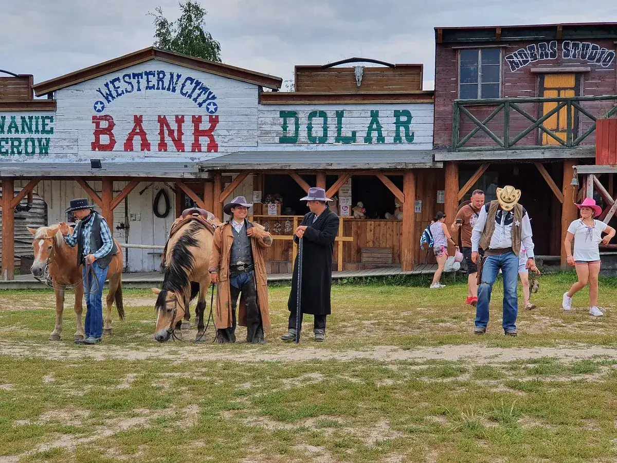 Miasteczko westernowe z bankiem i 