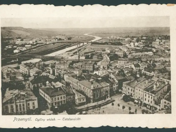 Panorama Przemyśla z lotu ptaka. Widać rzekę, mosty i gęstą zabudowę miejską. Warto przemyśl zasanie, patrząc na ten widok.